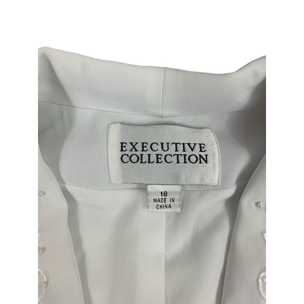 Executive Collection Women's Whistling White Skirt Set - Picture 3 of 11